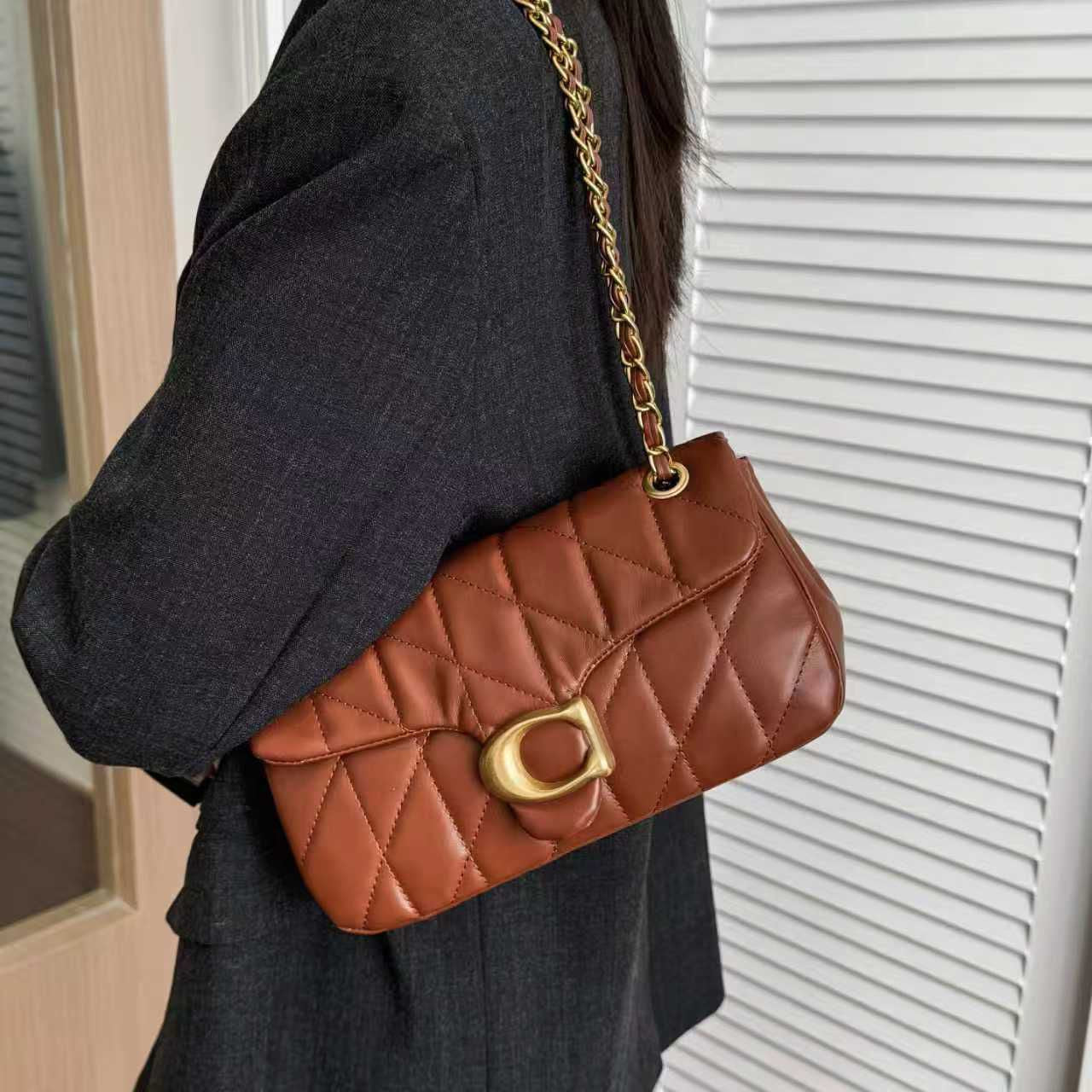 Wholesale Ladies Fashion Bag Shoulder Bag Underarm Bag Designer Simple Bag Mini Handbag Underarm Bag Classic Peplum Purse Wallet Alphabet Bag