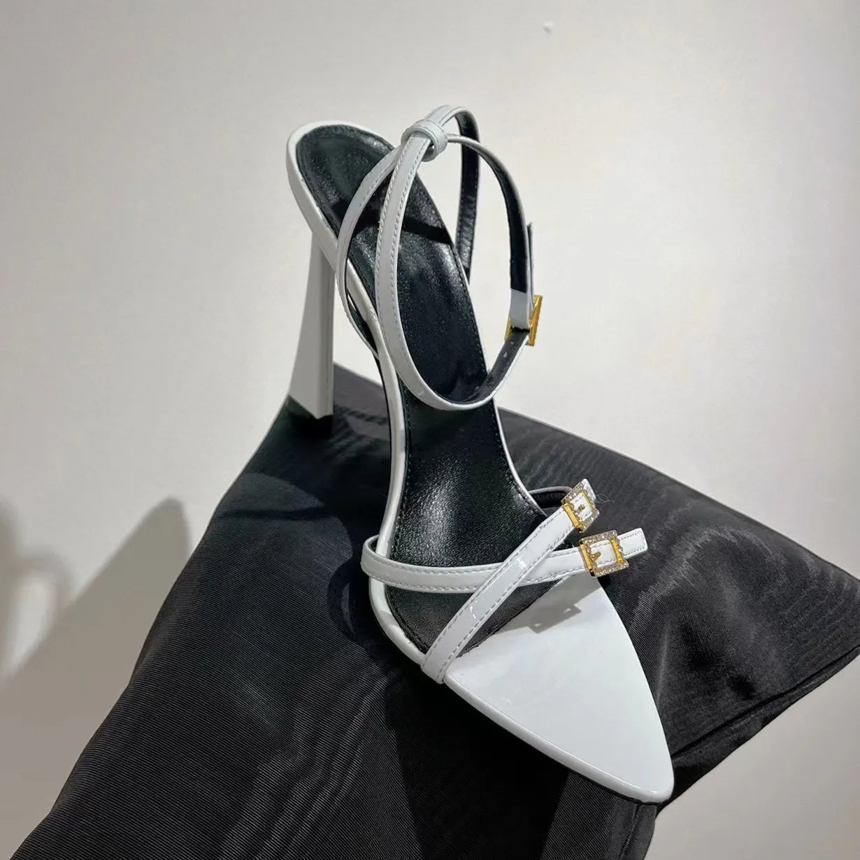 New Sandals Black Leather Sandals Rhinestone-Encrusted Strap Spool Heels Sky-High Heel for 10Cm Women Summer Luxury Designers Shoes Party Heeled Factory Size35-42