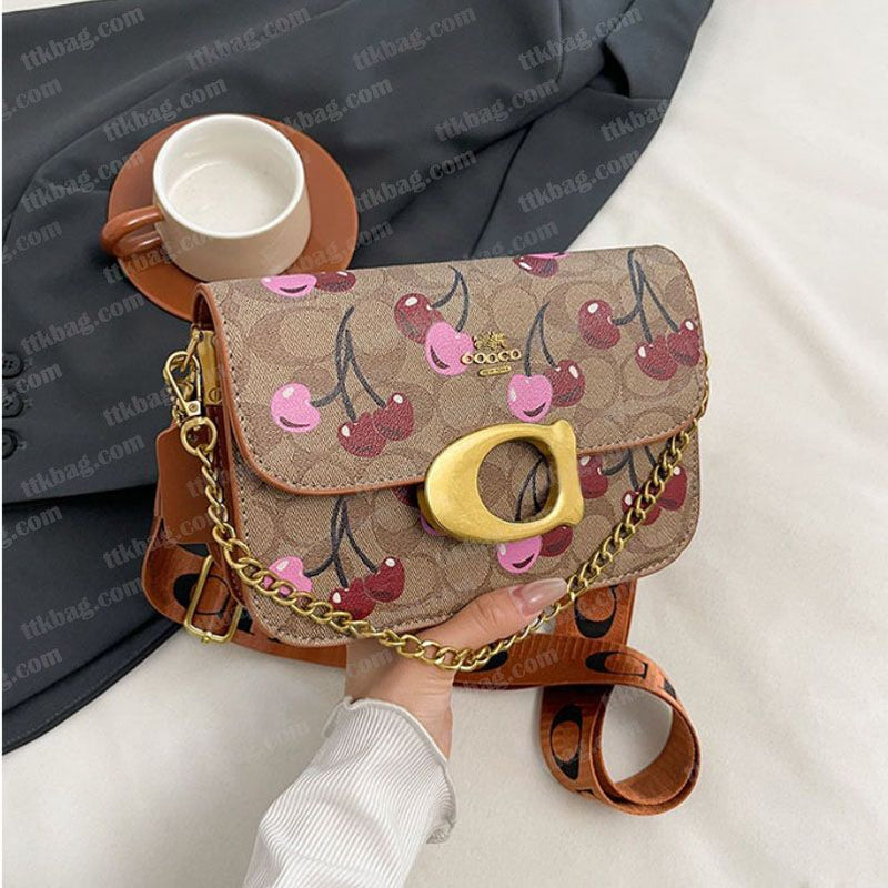 Wholesale Ladies Fashion Bag Shoulder Bag Underarm Bag Designer Simple Bag Mini Handbag Underarm Bag Classic Peplum Purse Wallet Alphabet Bag