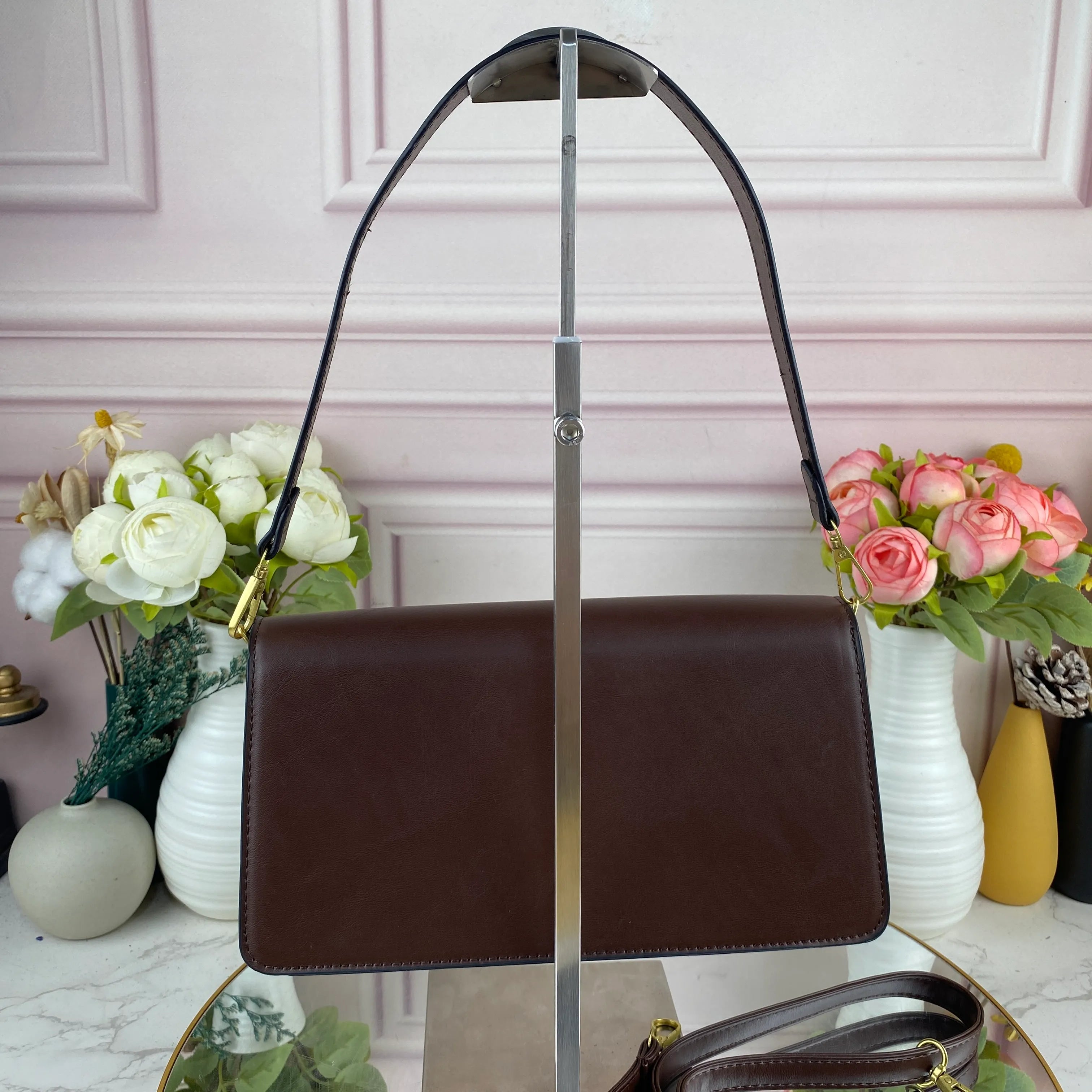 Wholesale Ladies Fashion Bag Shoulder Bag Underarm Bag Designer Simple Bag Mini Handbag Underarm Bag Classic Peplum Purse Wallet Alphabet Bag