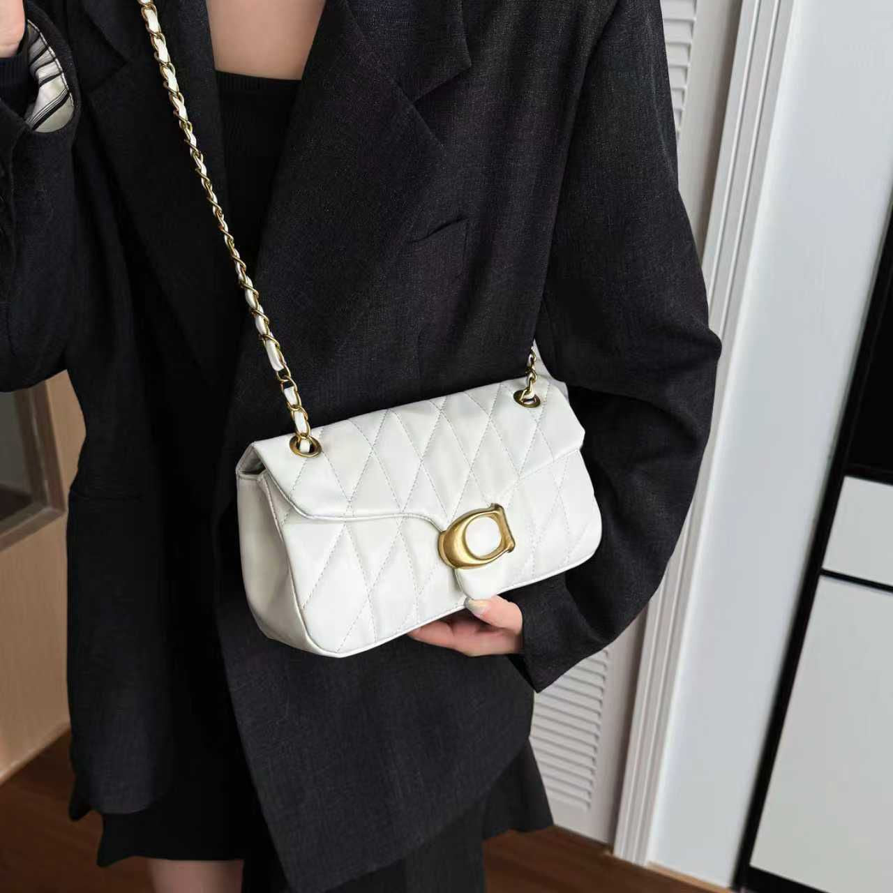 Wholesale Ladies Fashion Bag Shoulder Bag Underarm Bag Designer Simple Bag Mini Handbag Underarm Bag Classic Peplum Purse Wallet Alphabet Bag