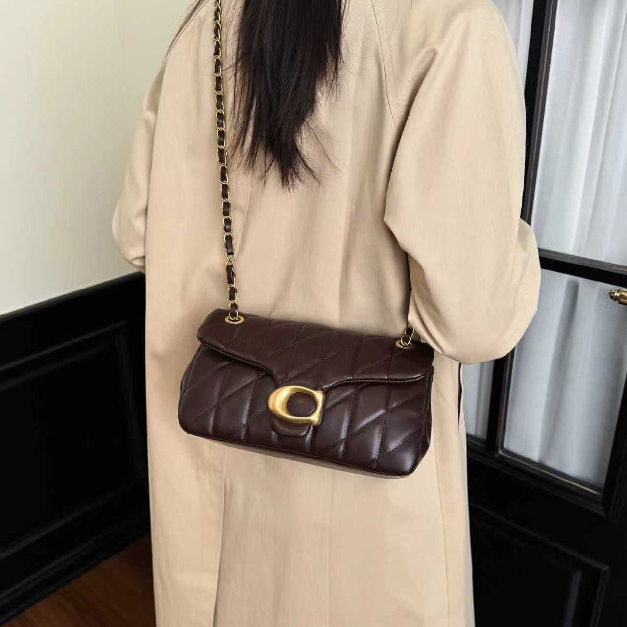 Wholesale Ladies Fashion Bag Shoulder Bag Underarm Bag Designer Simple Bag Mini Handbag Underarm Bag Classic Peplum Purse Wallet Alphabet Bag