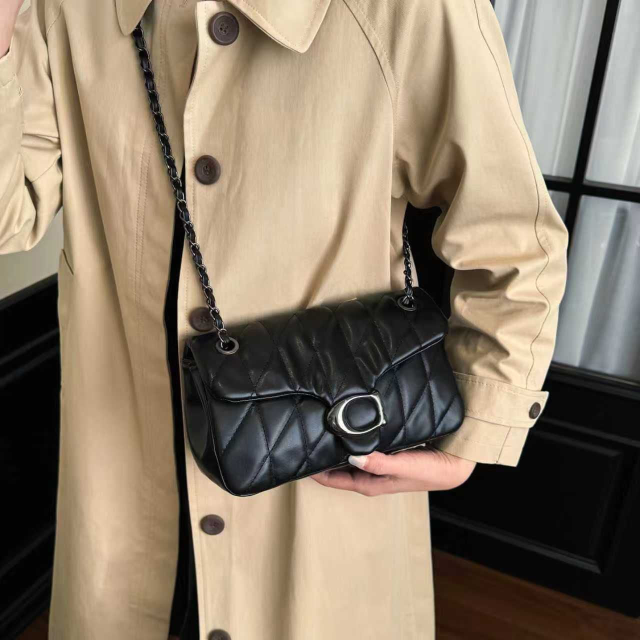 Wholesale Ladies Fashion Bag Shoulder Bag Underarm Bag Designer Simple Bag Mini Handbag Underarm Bag Classic Peplum Purse Wallet Alphabet Bag
