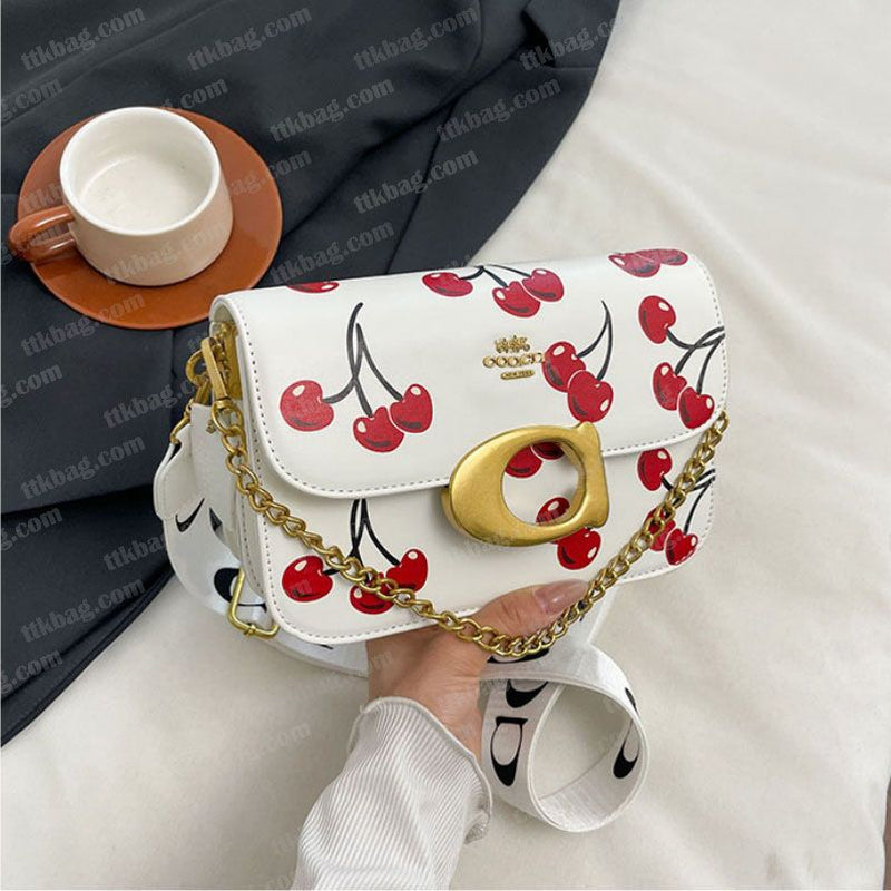 Wholesale Ladies Fashion Bag Shoulder Bag Underarm Bag Designer Simple Bag Mini Handbag Underarm Bag Classic Peplum Purse Wallet Alphabet Bag