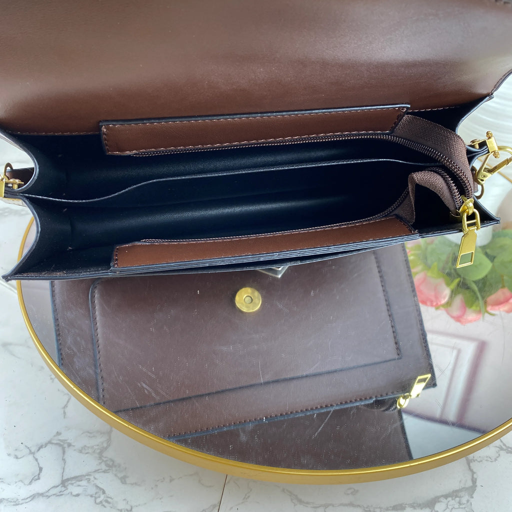 Wholesale Ladies Fashion Bag Shoulder Bag Underarm Bag Designer Simple Bag Mini Handbag Underarm Bag Classic Peplum Purse Wallet Alphabet Bag